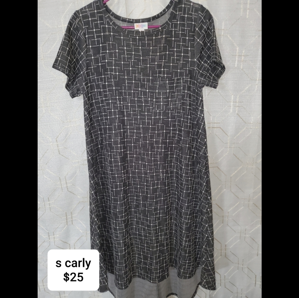 S Carly Lularoe